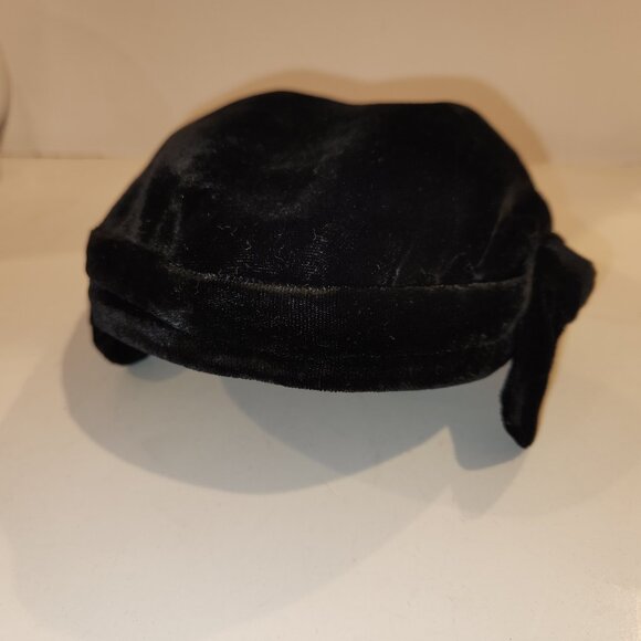 Vintage Black Velvet Hat **READ** main image 8